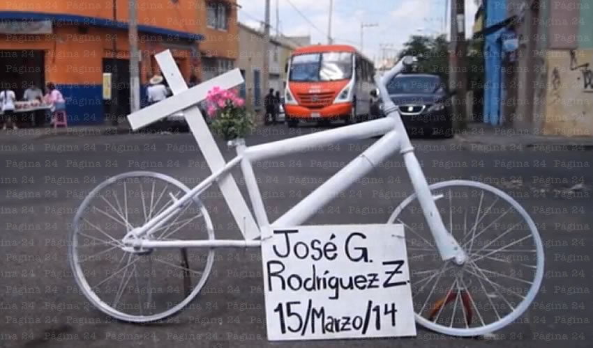 Una farsa más del gobierno estatal, que la movilidad no motorizada sería prioridad para esta administración; los peatones siguen muriendo bajo las llantas del transporte público, así como los ciclistas, quienes están desamparados/Foto: Francisco Tapia