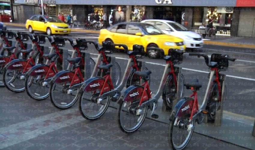 Mal planeada, con poca socialización y de difícil acceso para cualquier usuario, el Programa MiBici inicia operaciones hoy, en medio del escepticismo de automovilistas, ciclistas y peatones, quienes tiene que “esquivarse” unos a otros para poder transitar por avenidas principales de la ciudad/Fotos: Francisco Andalón