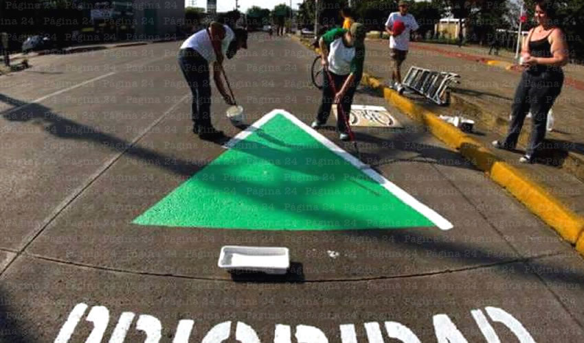 “Tracen más carriles preferenciales ciclistas a lo largo de toda la ciudad, sin distinción de municipios; Inviertan recursos en la construcción de ciclovías segregadas y carriles compartidos, educación vial y campañas de prevención de accidentes que incluyan a peatones y ciclistas”, exigieron usuarios y colectivos del pedal/Foto: Cortesía Súbete a la Ciudad