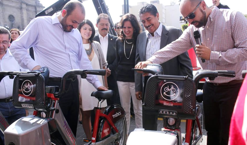 La instalación de islas con bicicletas y el posterior balizamiento y señalización de las zonas donde podrían transitar estos vehículos no motorizados ha causado una fuerte confusión entre quienes transitan las calles, ya que el gobierno estatal no informó claramente sobre el programa/Foto: Cortesía