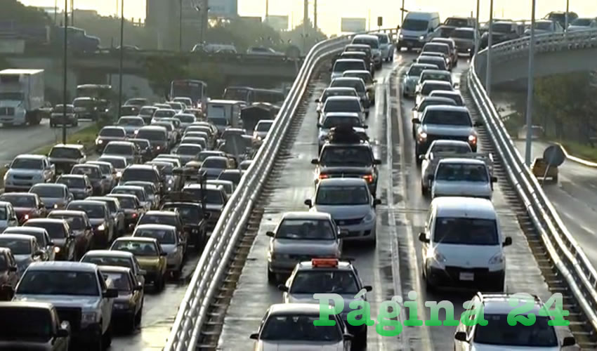 En horas pico, mucha gente proveniente de la autopista a Zapotlanejo o de avenida Revolución, llega hasta donde están las boyas y a la menor oportunidad se desplazan hacia el siguiente carril para poder circular, lo que genera un cuello de botella