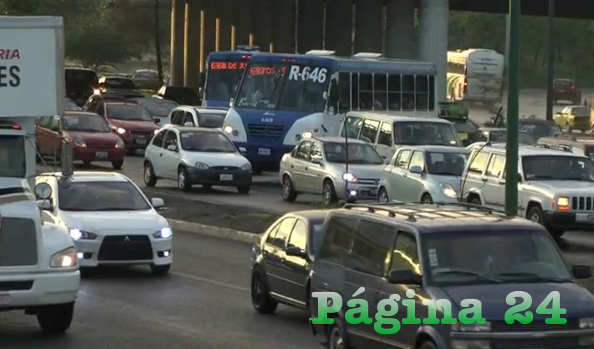 La obra, inaugurada en el primer trimestre de 2011, no ha cambiado para bien la situación de los conductores, sino todo lo contrario: el tiempo que demoran en cruzar este punto es mayor al que les tomaba antes de las obras