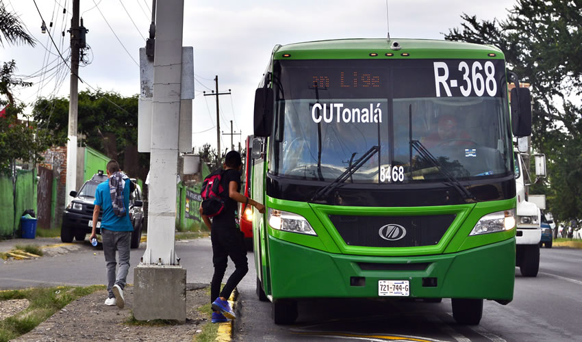 Para acreditarse, el gobierno exige a los camioneros cumplir con ley de movilidad, capacitar a operadores, ofrecerles salario fijo y uniforme; además de ponerle a la unidad letreros electrónicos, sistema de localización satelital, gobernador de velocidad y cámaras de videovigilancia; nada qué mejorar para el usuario/Foto: Cortesía