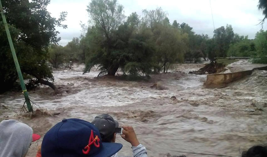 Aguascalientes, Aguascalientes.- Unos 100 habitantes de la comunidad Pabellón de Hidalgo, perteneciente al municipio de Rincón de Romos, enfrentan la inundación de sus viviendas debido al desfogue de la presa San Blas (Foto: Especial)