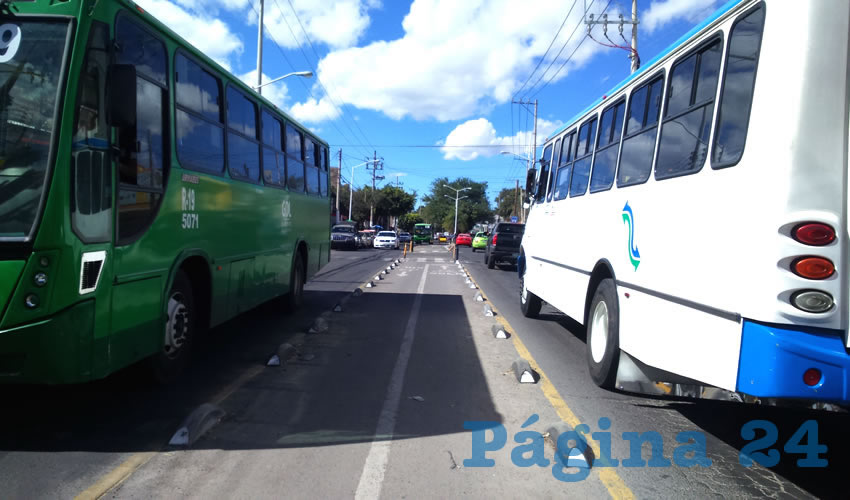 El tramo que abarca de la avenida Servidor Público a la avenida Acueducto se encuentra seriamente dañado, a ras de suelo incluso, lo cual pone en riesgo la vida de las personas que hacen uso de esta vía/Fotos: Rafael Hernández Guízar