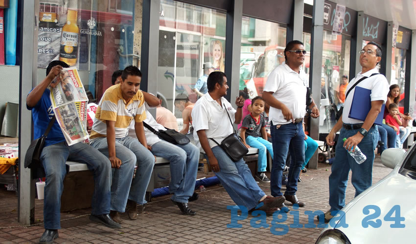 Tampoco la pasan bien los operadores del camión, quienes tienen largas jornadas de trabajo y descansos contados/Foto: Archivo Página 24