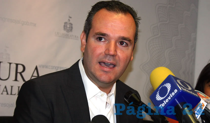 “Nosotros no estamos de acuerdo en que se adopte a un niño con personas del mismo sexo, nosotros lo que estamos buscando darle es una familia integral, una familia que todo mundo conocemos para que pueda tener un pleno desarrollo”, señaló el panista Miguel Ángel Monraz/Foto: Archivo Página 24