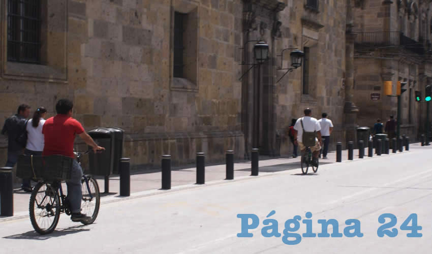 Sólo zonas como el centro tapatío con sus “famosas” zonas 30, y otras distinguidas partes de la ciudad –que son la excepción a la regla– poseen relativas facilidades para que los usuarios del pedal puedan desplazarse con seguridad/Foto: Francisco Tapia