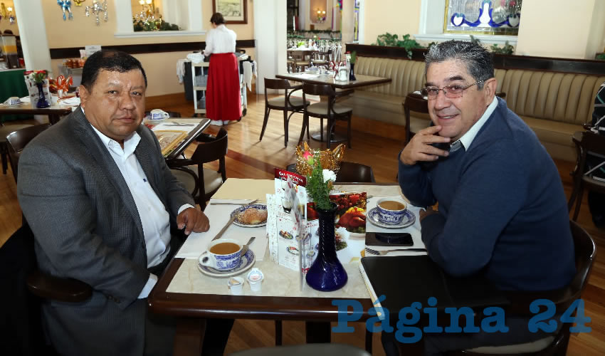 En Sanborns Francia almorzaron Luis Alberto Tavarez Medina y Gabriel de Anda, secretario Particular del Poder Judicial del Estado
