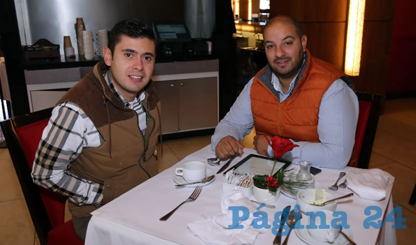 Enrique González Ortega y Diego Muñoz Romo, empresario, desayunaron en el restaurante Condimento del hotel Marriott