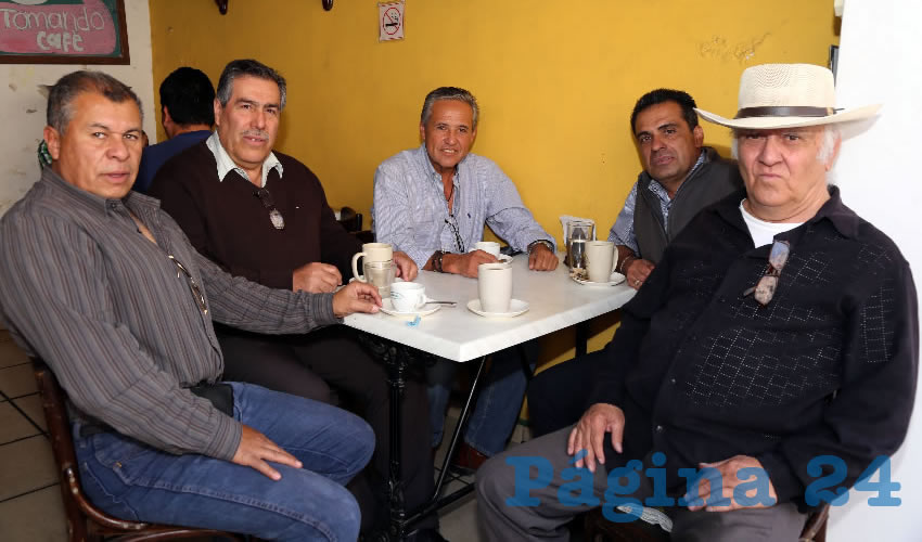 En Café Rosinal departieron Luis Serna Serna, Juan José Hernández Hernández, Antonio Robledo Sánchez, presidente de la Cámara Mexicana de la Industria de la Construcción (CMIC); Francisco Vargas Martín y Rafael Iñiguez “El Rivereño”