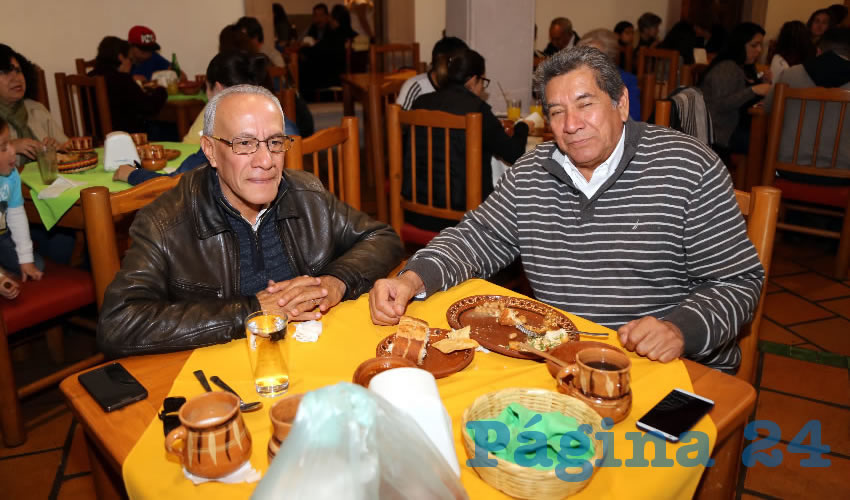 En La Mestiza almorzaron Silvestre Salazar Crispín, contador público, y Ramón Torres Armenta, abogado
