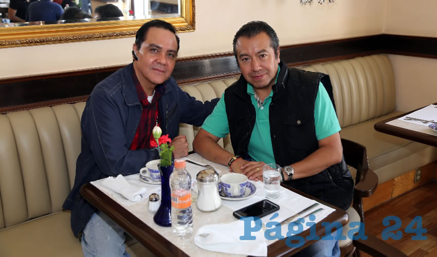 En Sanborns Francia almorzaron Luis Valle Pérez y Adrián González Sánchez