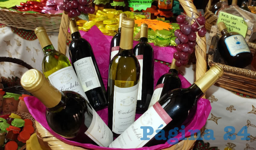 Además, durante la temporada decembrina también se consumen diferentes bebidas alcohólicas aperitivas o digestivas, como son los vinos de frutas procedentes de municipios como Jerez, Zacatecas