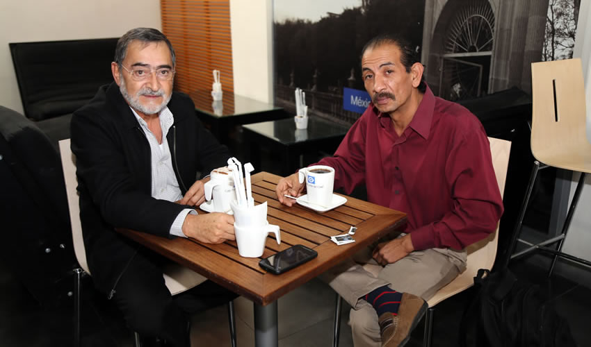 En Café Punta del Cielo departieron Luis Manuel Bustos Arango, consejero electoral, y Ricardo Barba Parra