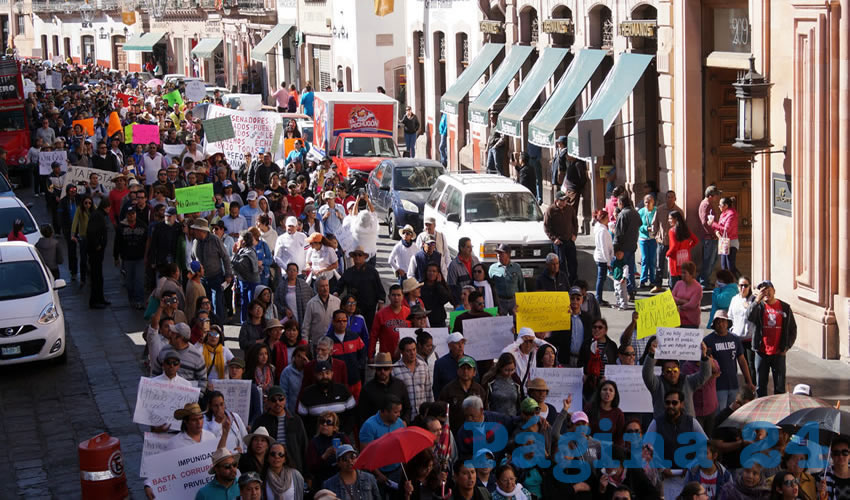 Al grito de “¡Fuera Peña!”, los zacatecanos condenaron las políticas encabezadas por el presidente Enrique Peña Nieto (Foto: Merari Martínez Castro)
