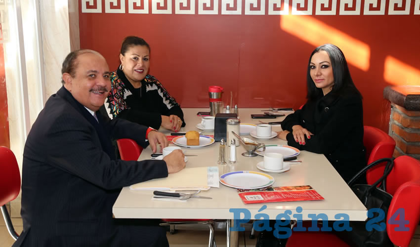 En el restaurante Mitla almorzaron Sergio Reynoso Talamantes, diputado local; Norma Esparza Herrera, presidenta del Comité Directivo Estatal del PRI; y Citlalli Rodríguez González, diputada local