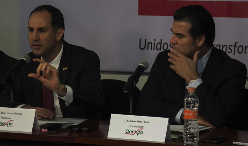 Ciudad de México.- José Ángel García Elizondo y Arturo Islas Flores, presidente y vicepresidente de Onexpo, respectivamente, durante conferencia de prensa (Foto: Galo Cañas/ Cuartoscuro)