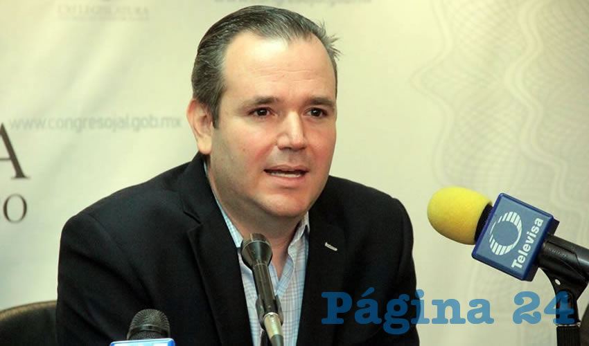 Lo propuesto por el gobernador Aristóteles Sandoval “es una iniciativa hecha al vapor, y hay que buscar reformas que ataquen a profundidad y no con paliativos (...)” que pretenden “justificar el mal gasto, la eficiencia, el control que tiene el gobierno federal y el mismo gobierno estatal en los recursos públicos”, criticó el diputado panista Miguel Ángel Monraz/Foto: Archivo Página 24