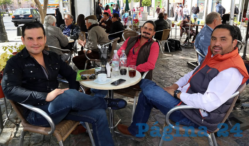 En Café Catedral departieron Vicente Pérez Almanza, Cristóbal Montoya Avendaño y Emanuelle Sánchez Nájera, presidente del Comité Ejecutivo Estatal del PRD
