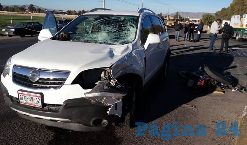 La jaca de acero Kurazai quedó partida en dos tras colisionar contra la camioneta Chevrolet Captiva