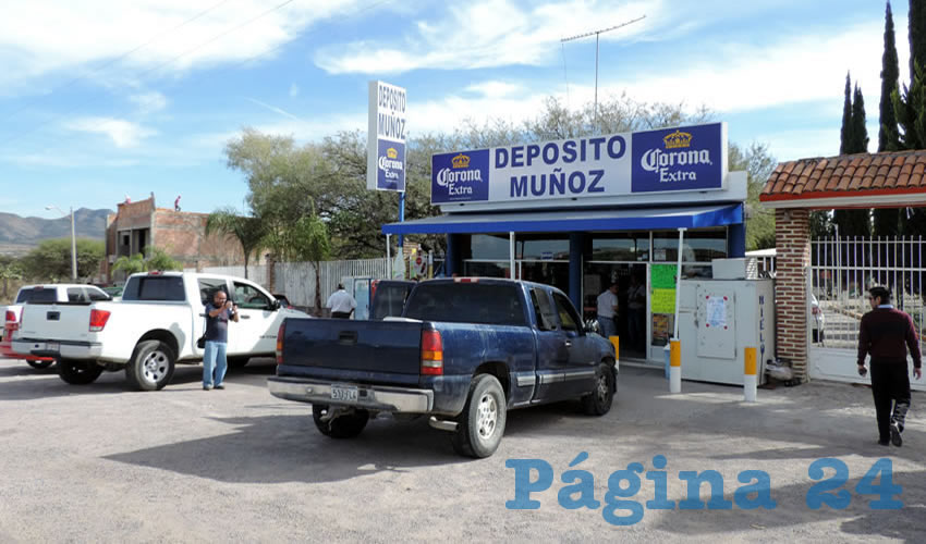 Sobre la carretera federal 70 poniente, los cuatro delincuentes, tres de ellos menores de edad, abandonaron la Chevrolet Silverado
