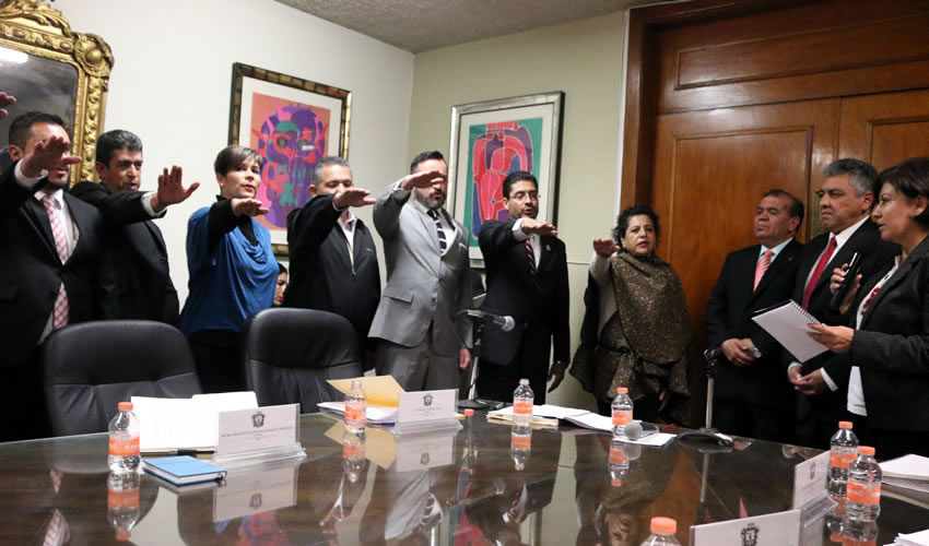 El primero en ser electo, por unanimidad, fue Manuel Ibarra Santos como secretario de gobierno