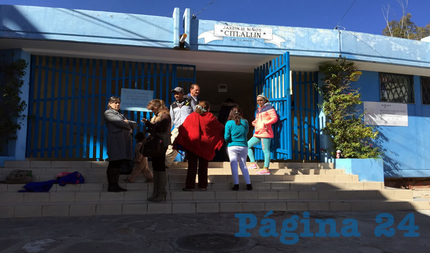 Nancy Mejía: “Nosotros pedimos que ella no estuviera al cargo de los niños, entonces platicando con las autoridades parece ser que ya llegamos a un acuerdo bueno porque la docente ya no estará en el grupo” (Foto: Cristo González)