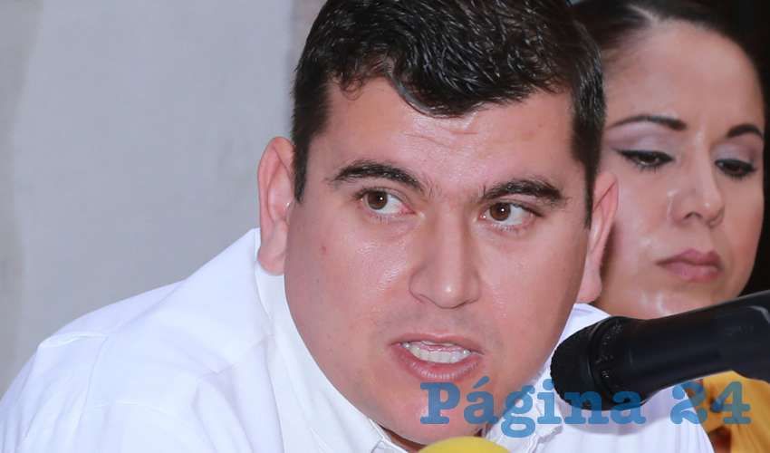 Adán Valdivia López, alcalde de Calvillo, “con una cooperación de 5 mil pesos, en octubre de 1999, logró el certificado apócrifo que le sirvió para cursar una licenciatura”