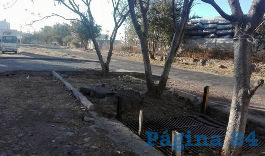 Ya no se ven perros muertos ni escombros o muebles destrozados de vecinos “puercos” de otras colonias que vienen aquí a tirar basura por la oscuridad que predomina en las noches: el ayuntamiento de Zapopan envió a mantenimiento urbano/Fotos: Rafael Hernández Guízar