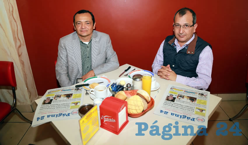 Mario Rivero Cáceres, vicepresidente de Planeación y Proyectos Estratégicos del Consejo Coordinador Empresarial (CCE); y Eliazar Cruz Barba, vicepresidente de Procuración de Fondos del CCE; compartieron el desayuno en el restaurante Mitla
