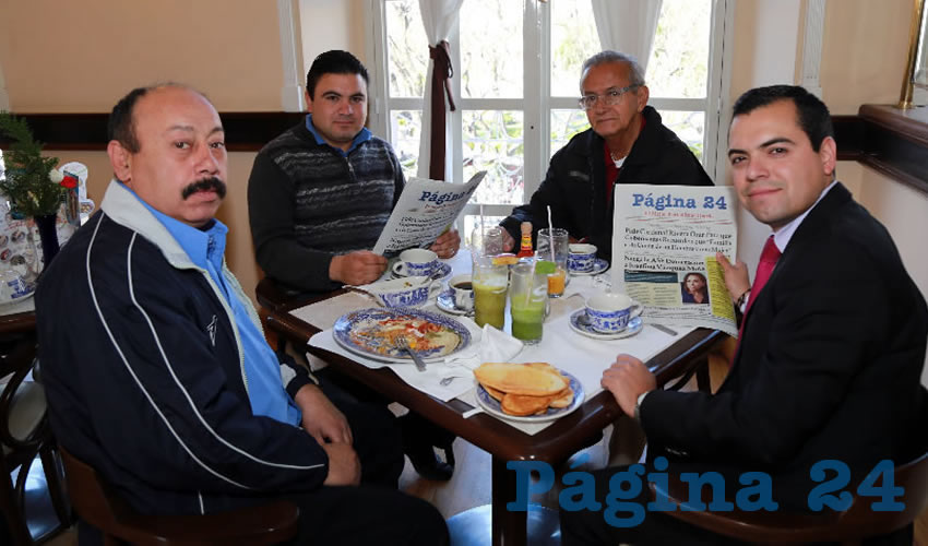 En Sanborns Francia desayunaron Ricardo Ávila González, Juan Ricardo Orenday Martínez, Evaristo Herrera Gamas y Edson Rubén Camarillo Rodríguez, regidor del Municipio de Aguascalientes