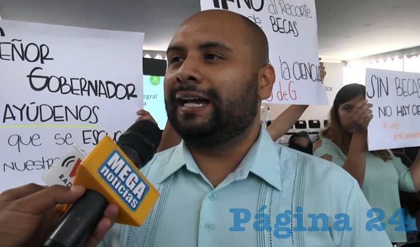 Eduardo Ignacio Bandala Valentín, estudiante de la maestría en Gestión y Desarrollo Cultural en la UdeG, criticó que debido al recorte muchos están a punto de dejar sus estudios porque no tienen dinero para poder continuar, sin que esto preocupe a autoridades del Conacyt