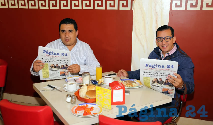 En el restaurante Mitla compartieron el pan y la sal Ulises Esparza Vitela, gerente de la funeraria La Gloria, y Salvador Maximiliano Ramírez, regidor del Municipio de Aguascalientes