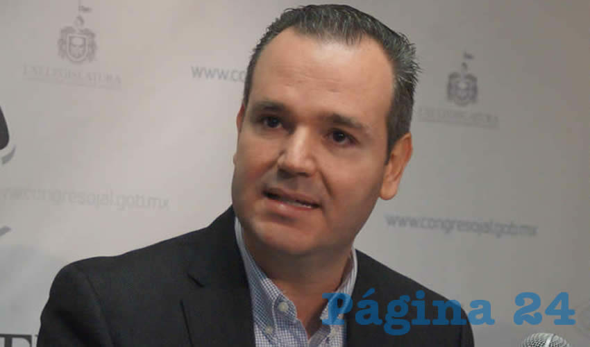 El legislador panista Miguel Ángel Monraz explicó que mientras a ellos no se les notifique, la Comisión de Responsabilidades seguirá con los trabajos para inutilizar al magistrado de la función pública, en el caso de ambos juicios políticos; y para quitarle el fuero, en el juicio de procedencia penal/Foto: Francisco Tapia