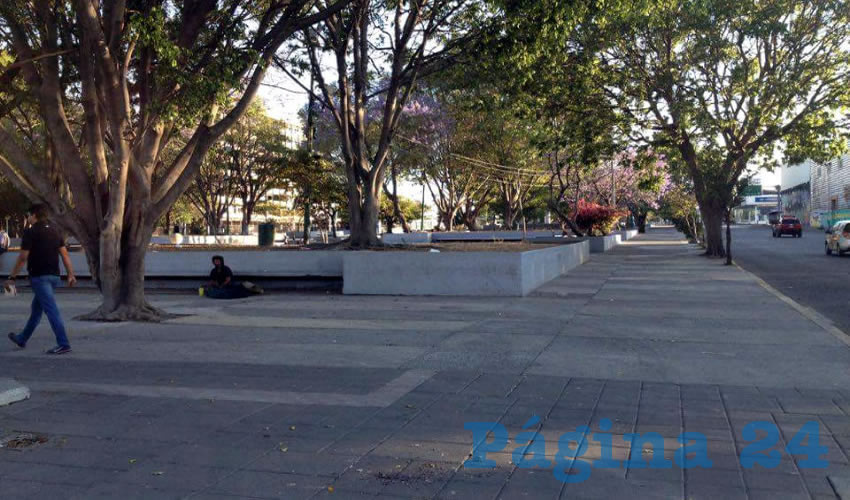 Aunque hay un módulo de la policía tapatía instalado en la Plaza Juárez, en estas olvidadas calles del centro tapatío, éste se encuentra inactivo, por lo que no sirve de nada a los vecinos, quienes padecen el azote de rateros a persona y de autopartes/Foto: Rafael Hernández Guízar