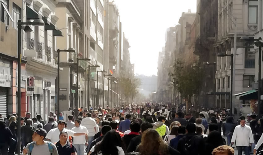 La autoetnografía es un método de investigación social donde se enlazan experiencias personales autobiográficas con el ámbito social, cultural y político