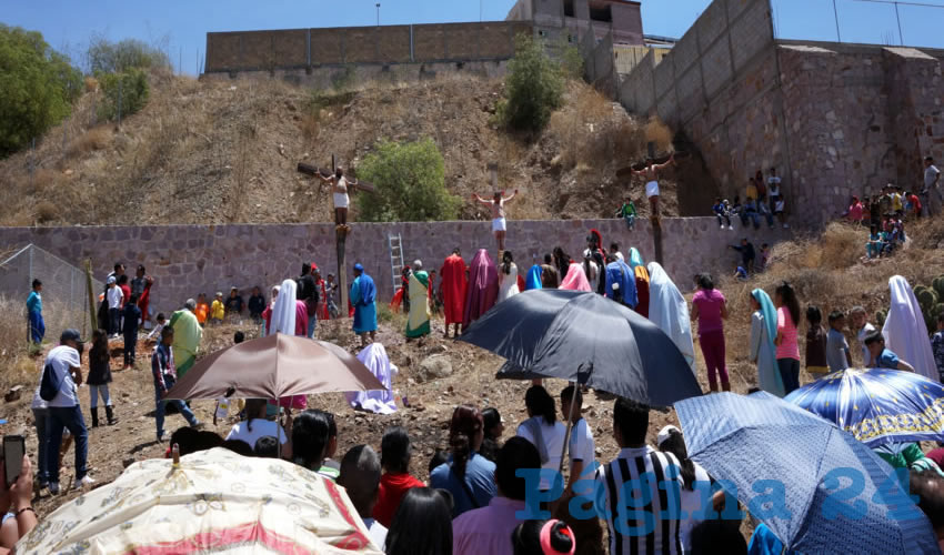 Fueron 14 estaciones donde se representaba un episodio de la pasión de Cristo (Foto Merari Martínez)