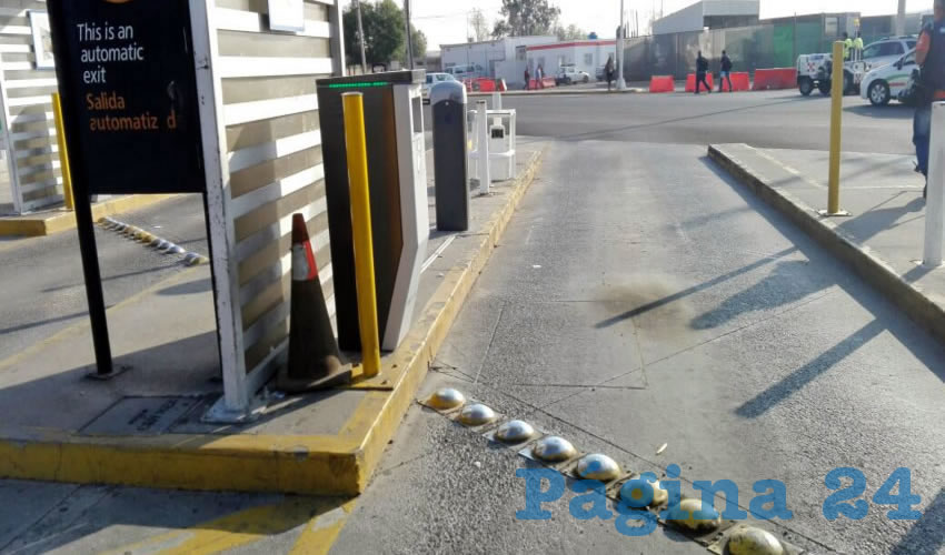 Además de pagar por el ingreso al estacionamiento, los usuarios del aeropuerto deben pagar su derechos y seguros de viaje que por lo regular no son reintegrados pese a que se retrasan o cancelan vuelos sin aviso/Fotos: Francisco Andalón López
