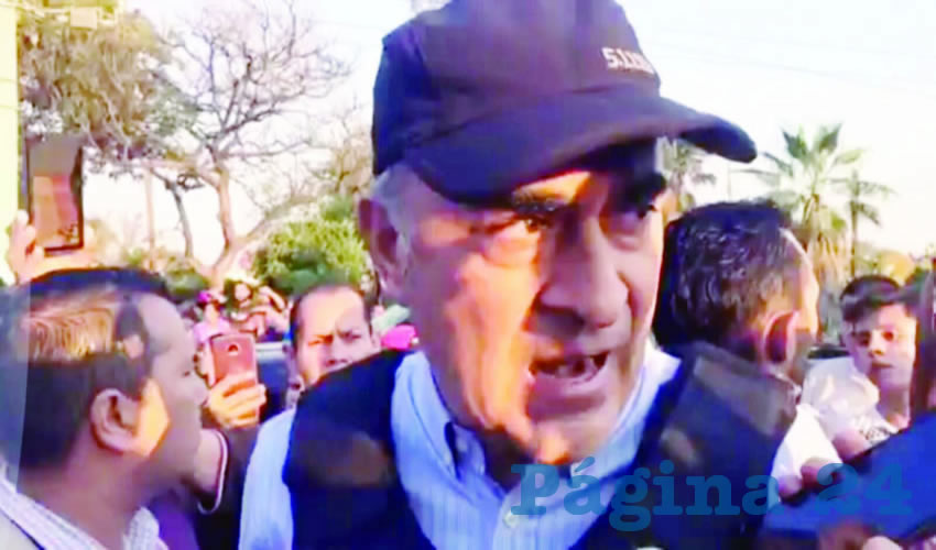 Al sitio llegó el comisionado de Seguridad Pública, Raúl Alejandro Velázquez Ruiz, para intentar mediar en el conflicto, pero los ánimos estaban muy caldeados, minutos después, el fiscal general Eduardo Almaguer (izquierda) también se hizo presente en el lugar. El comisario de Guadalajara, Salvador Caro Cabrera (derecha), quien por cierto fue el último funcionario de primer nivel de la policía tapatía en llegar al sitio, acusó al comisionado de querer dejar en libertad al sospechoso; finalmente, Almaguer, tras dialogar con Caro, dio la orden de que los cuatro policías y el civil fueran retenidos para ser investigados