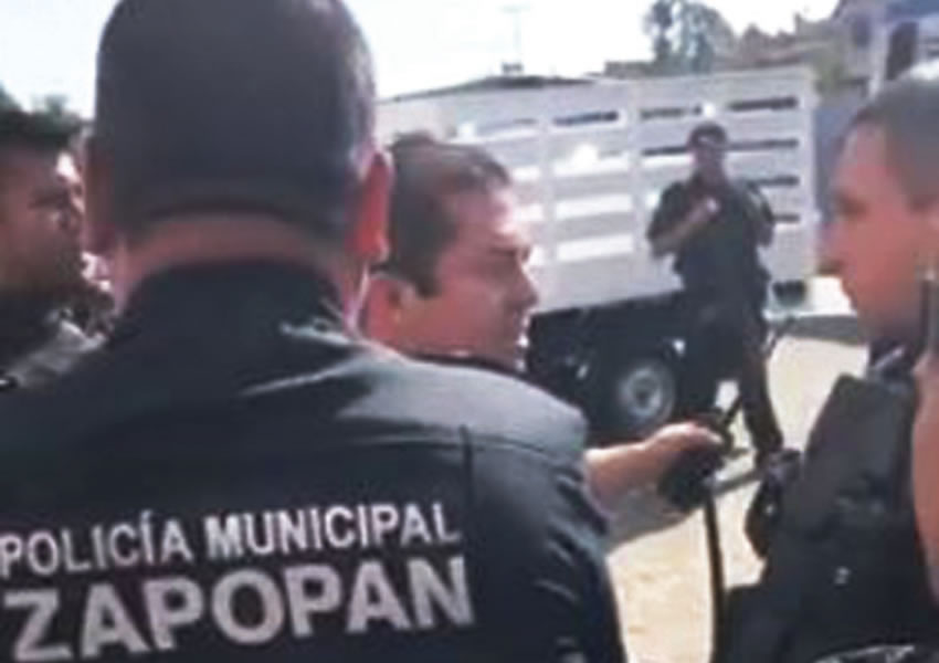 “¡Vete a la verga... y chingas a tu madre!”, gritó amenazante un comandante de la ex Villa Maicera a un policía de la Fuerza Única, luego de que los estatales arribaron también al lugar de un asalto/Foto: Especial