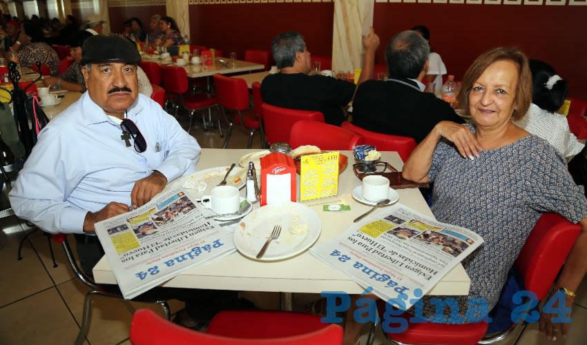 En el restaurante Mitla compartieron el primer alimento del día José Ramón Franco Andrade y María Elena Calzada López