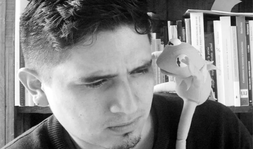 “No soy de los que piensan que la poesía está en todos lados, esperando a que salgamos a atraparla con una red; estoy con Roubaud cuando afirma que la poesía se concreta en el poema. Lo demás es ectoplasma”, Luis Eduardo García/Foto: Cortesía