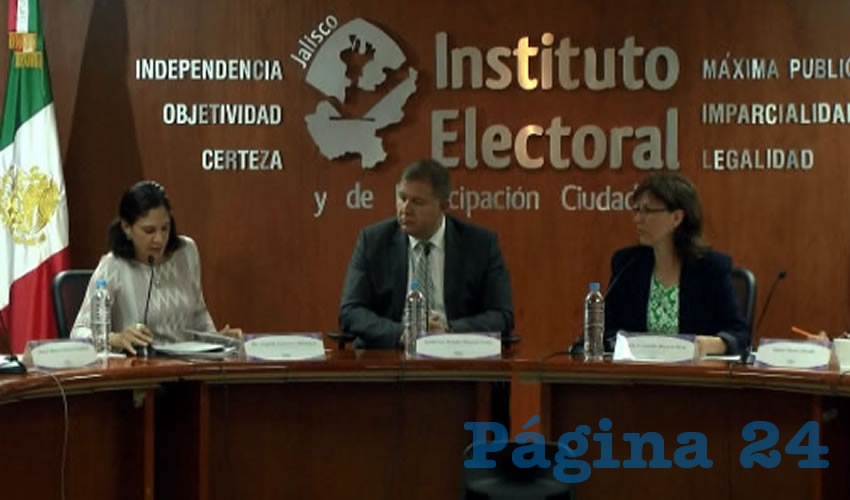 “Hay todavía unos espacios que deja la ley por ahí que nosotros tendremos que interpretar y que tendremos que cubrir mediante la toma de este acuerdo”, explicó Guillermo Alcaraz Cross, presidente del IEPC, sobre lo avalado/Fotos: Francisco Andalón López
