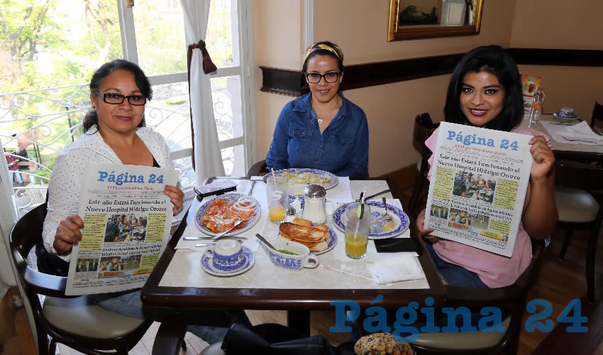 En Sanborns Francia desayunaron Carmen Teresa Saucedo Villalobos, Fátima Saucedo Villalobos y Nieves Saucedo Villalobos