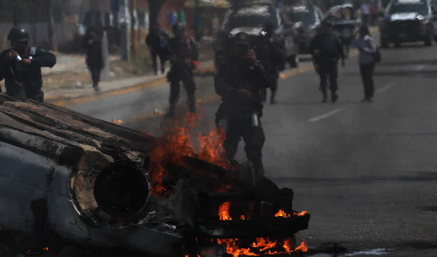 Oaxaca, Oaxaca.- La Policía arribó al lugar casi una hora después de los hechos (Foto: Arturo Pérez Alfonso/ Cuartoscuro)