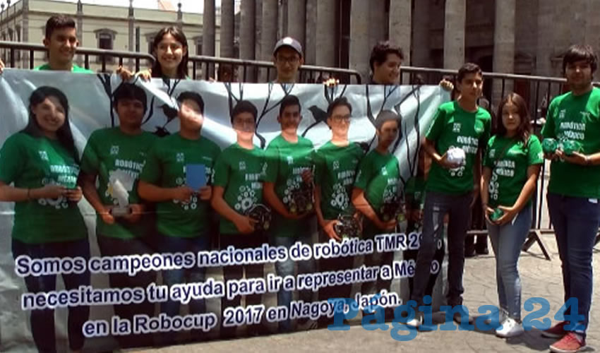 Aunque tienen sobradas aptitudes para desarrollar proyectos tecnológicos y competir a nivel internacional, se ven forzados a “botear” para conseguir cuando menos 50 mil pesos por persona a fin de viajar a Japón donde representarían a México, todo por el desinterés del gobierno/Fotos: Francisco Andalón López