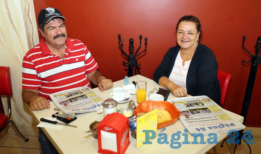 Héctor Mario Zamora Hernández y Graciela García Macías, maestros, compartieron el pan y la sal en el restaurante Mitla