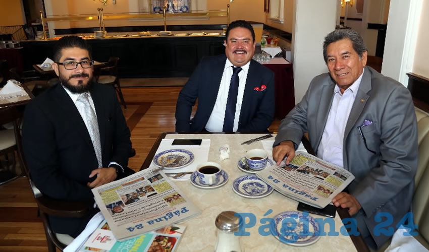 En Sanborns Francia almorzaron los abogados Ricardo Curiel García, Ismael Martínez Ramos y Ramón Torres Armenta
