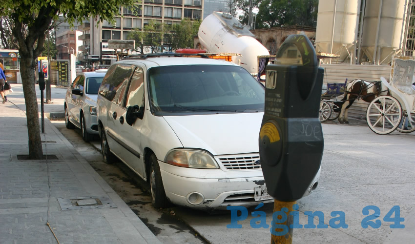 La primera etapa del “nuevo modelo” de estacionómetros iniciará el próximo 15 de junio, y abarcará cinco zonas de la capital de Jalisco; todo esto se realizará una vez que el Congreso local apruebe el proyecto/Foto: Francisco Tapia